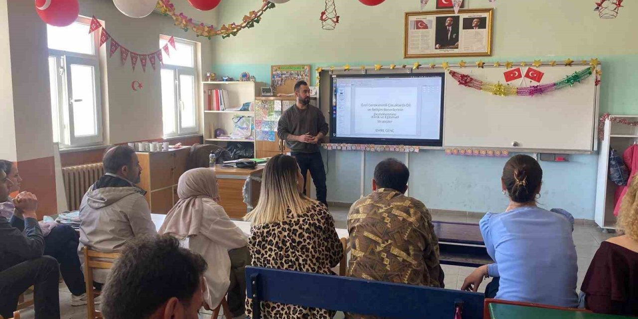 Diyadin’de öğretmenlere dil terapisi üzerine sunum yapıldı