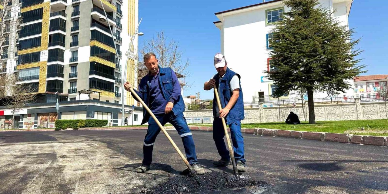 Elazığ’da asfaltlama çalışmaları sürüyor