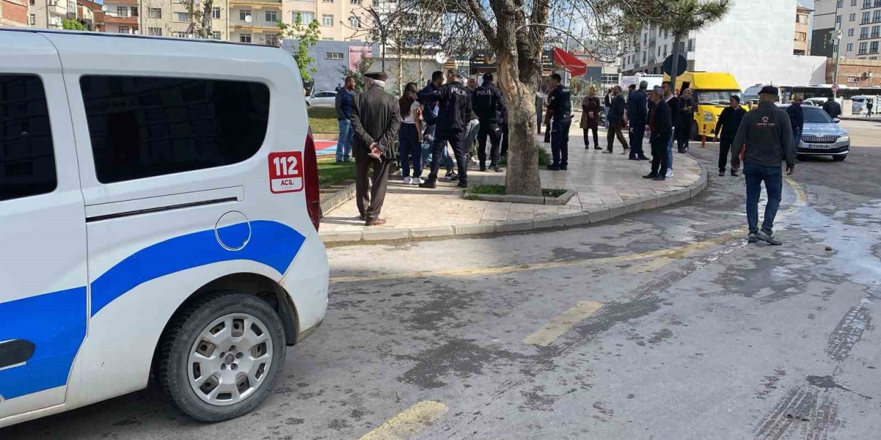 Husumetlisini cadde ortasında bıçaklayan şüpheli yakalandı