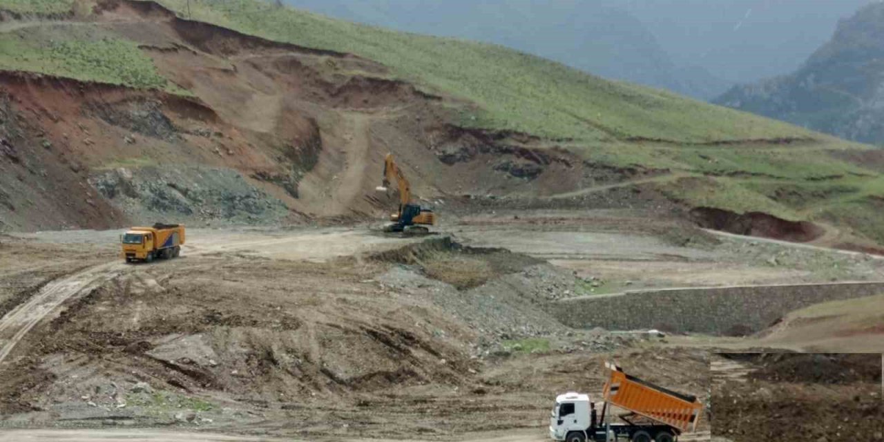 Hakkari’de ikinci futbol stadı için çalışmalar başladı