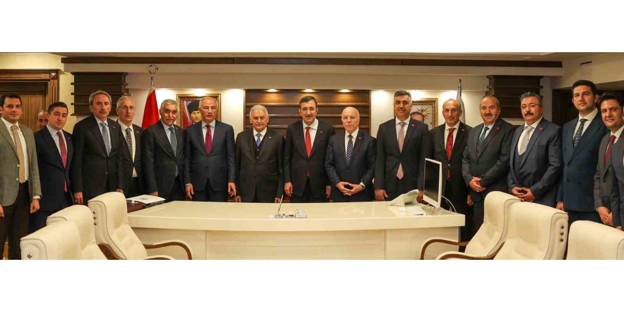 Cumhurbaşkanı Yardımcısı Yılmaz Büyükşehir Belediyesi’ni ziyaret etti