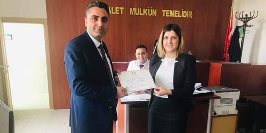 AK Partili Akyaka Belediye Başkanı Ergüder Toptaş mazbatasını aldı