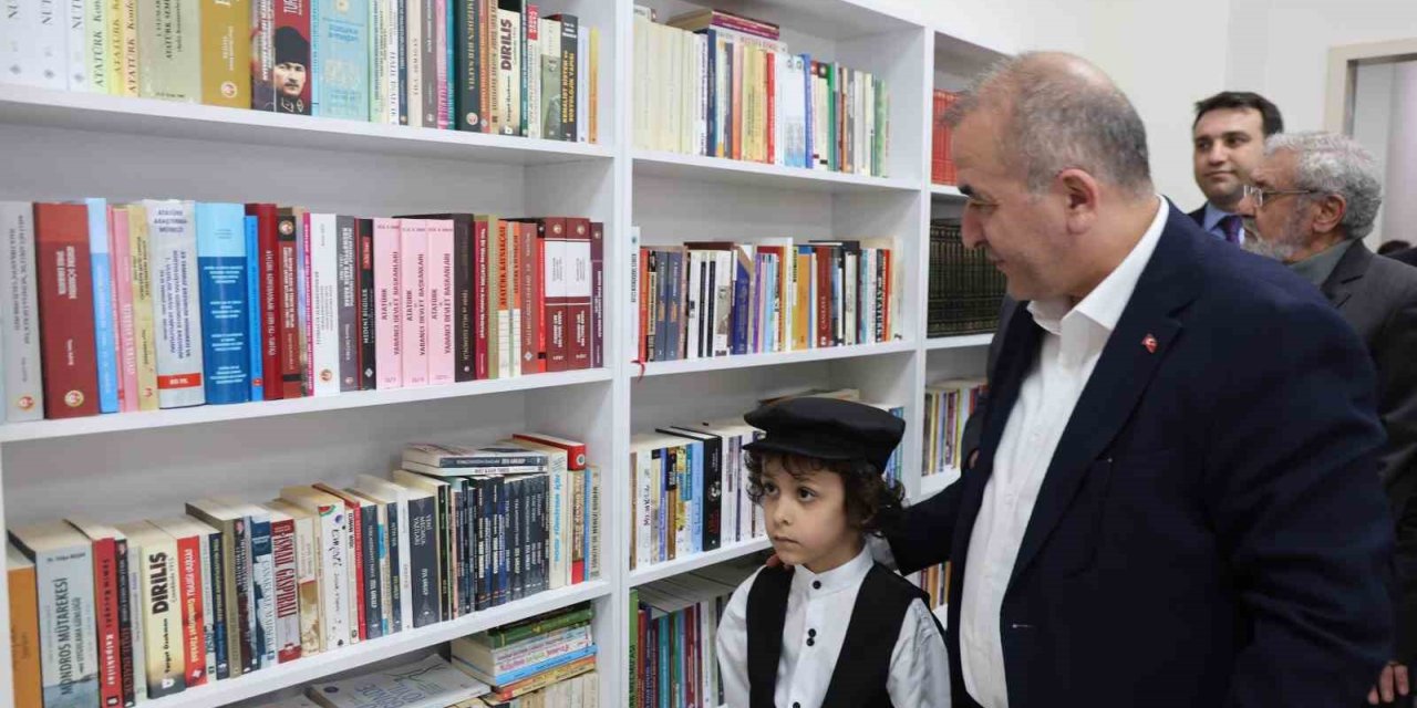 Elazığ’da şehit öğretmen Adnan Baydili’nin adı kütüphaneye verildi