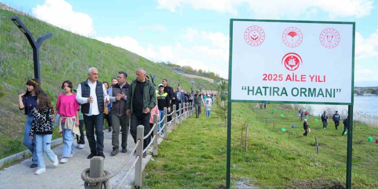 Muş’ta "2025 Aile Yılı Hatıra Ormanı" kuruldu
