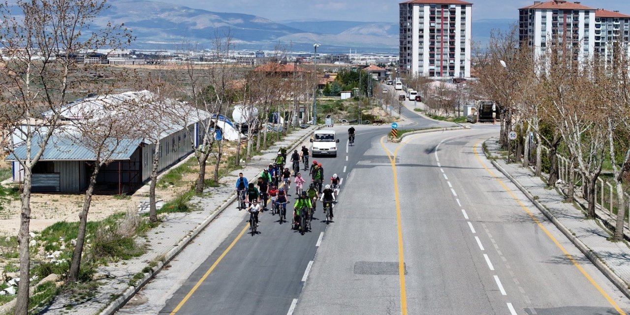 Yeşilyurt Belediyesi’nden baharın gelişine pedallı kutlama