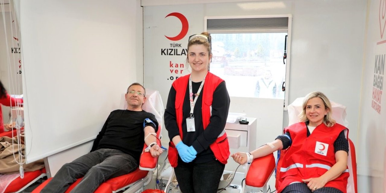 Vali Polat, kan bağışında bulundu