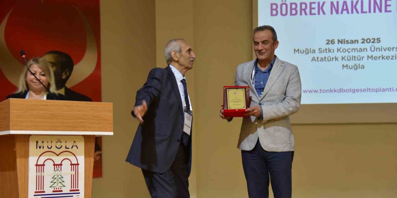 Dr. Fatih Kacıroğlu’na anlamlı ödül