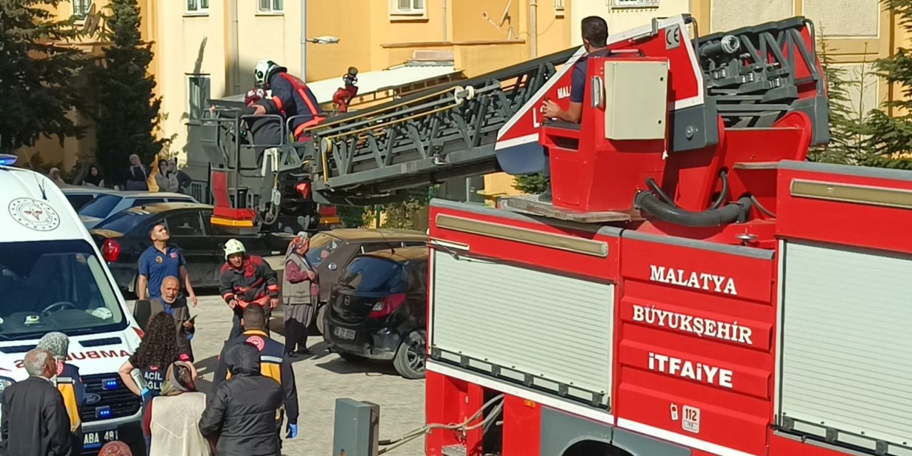 Malatya’da 7 katlı binada yangın paniği