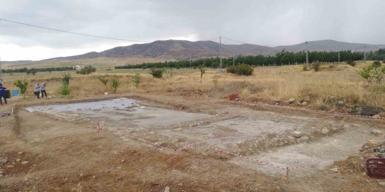 Eti Bakır,  Elazığ’daki Salkaya kazılarına destek oldu