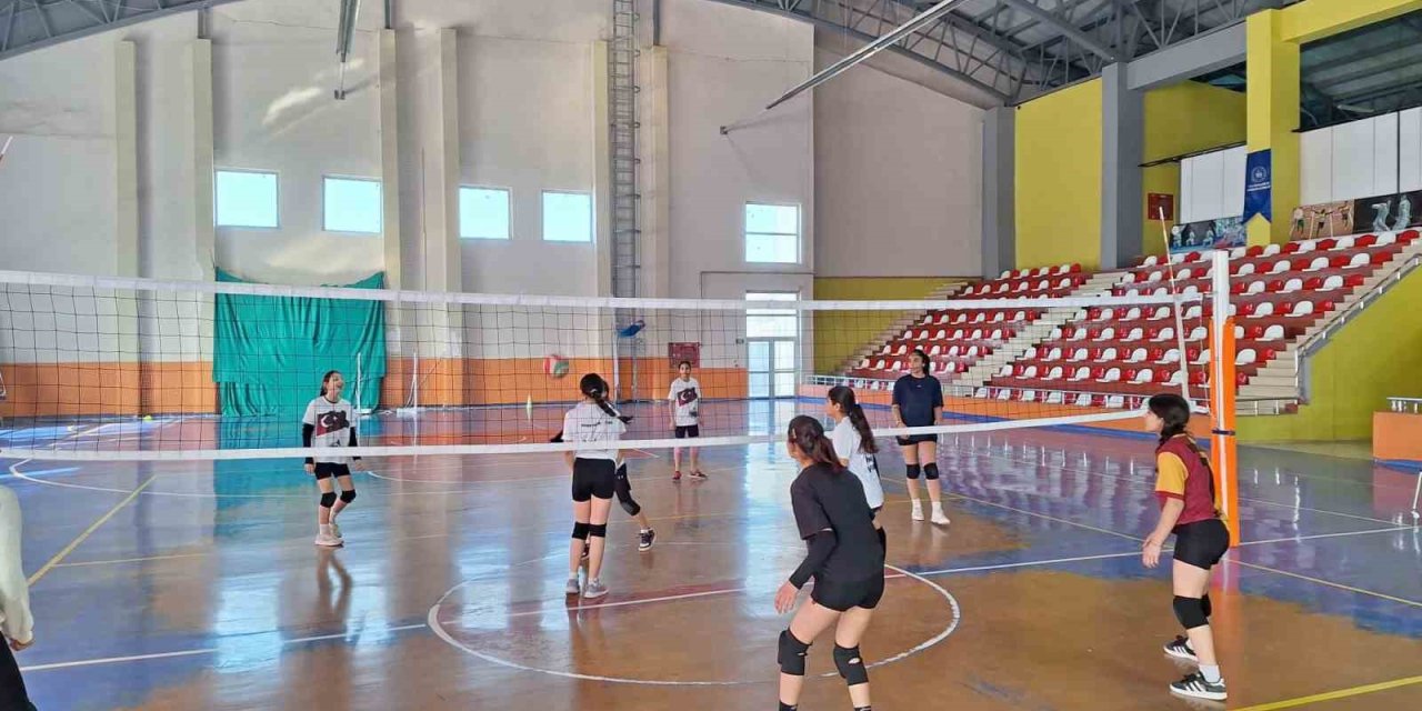 Bulanık’ta voleybol antrenmanlarına yoğun ilgi
