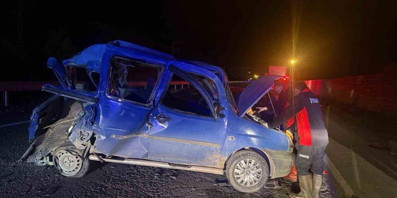 Iğdır’da Tır otomobile arkadan çarptı