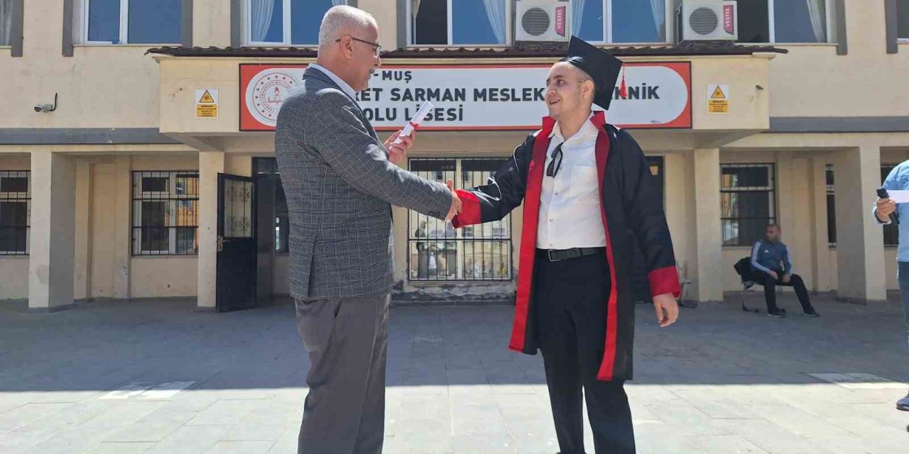 Muş’ta mezuniyet sevinci