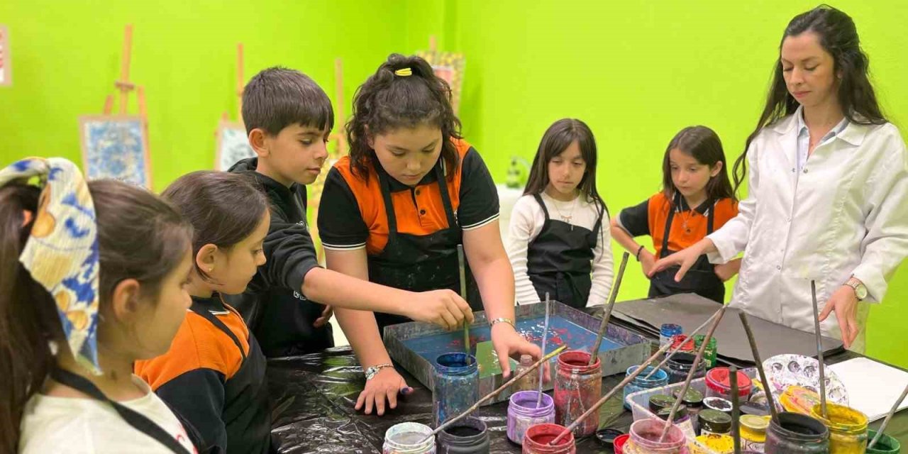 "Ebru Sanatı" gençlerle can buluyor