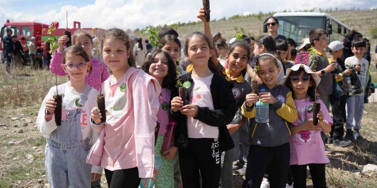 Erzincan’da  fidan dikme şenliği düzenlendi