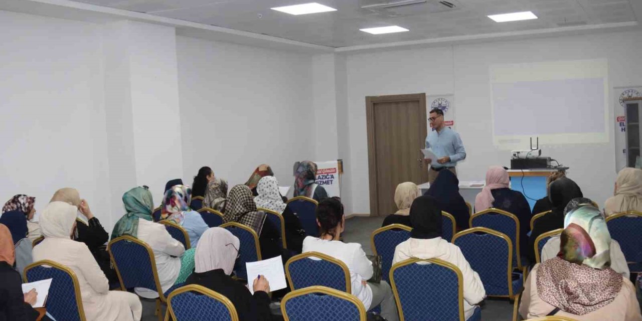 Elazığ Belediyesi, kadınlara yönelik e-ticaret eğitimi veriyor