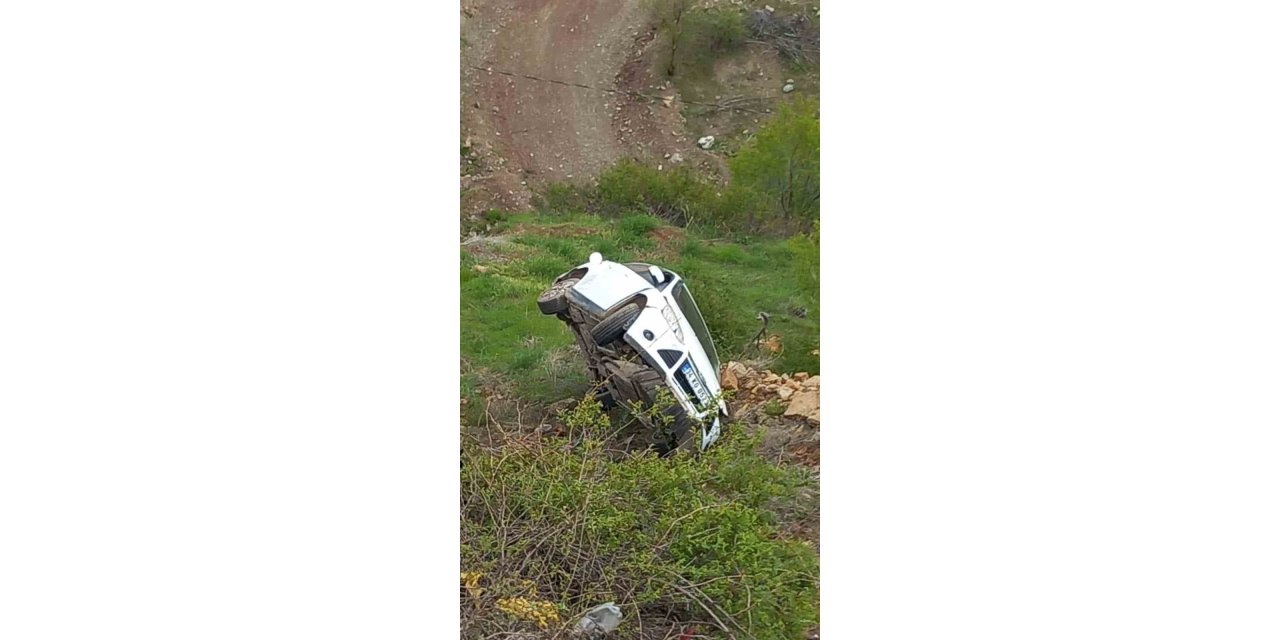 Elazığ’da otomobil yan yattı: 1 yaralı