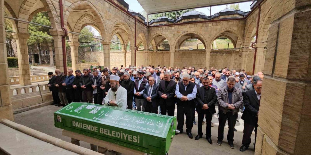 Kocası tarafından öldürülen kadın memleketinde gözyaşları arasında defnedildi