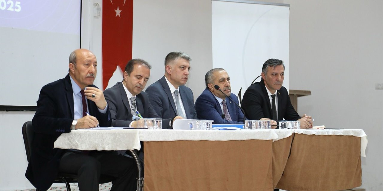 Van Büyükşehir Belediyesinin muhtarlar toplantısı devam ediyor