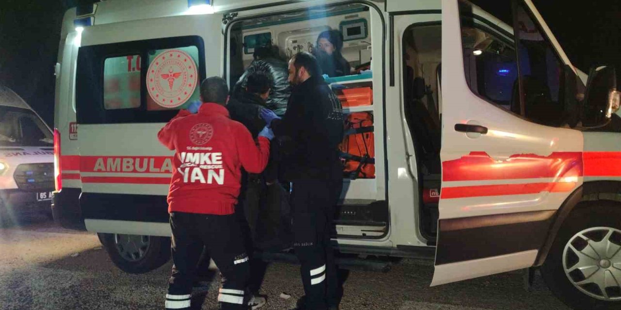 Van’da yolcu otobüsü devrildi: 28 yaralı