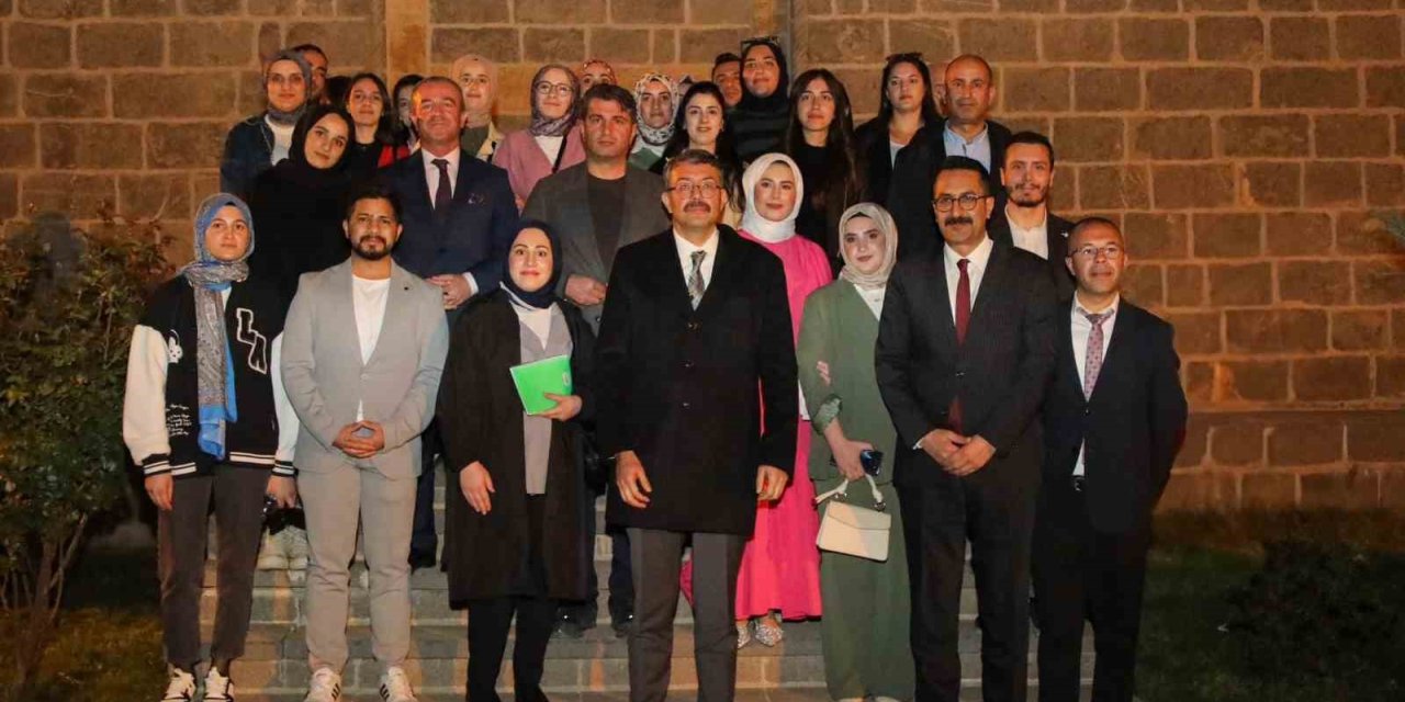 Vali Çelik, "Kitap Kulübü" etkinliğine katıldı