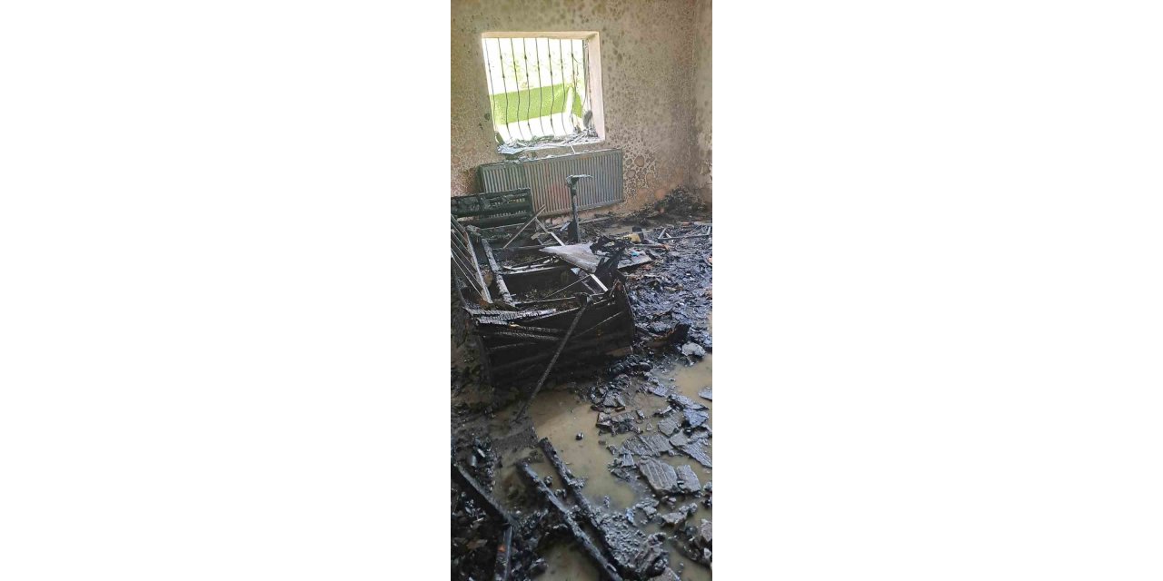 Muş’ta iki katlı evde yangın