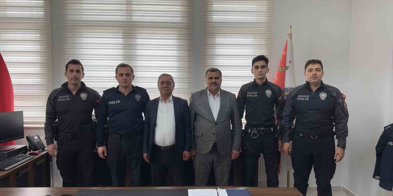 Bulanık’ta devriye atarken hayat kurtaran polislere teşekkür ziyareti