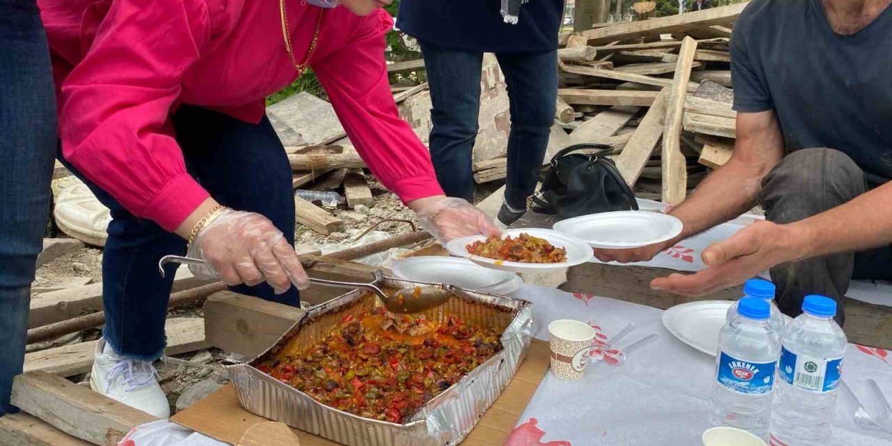 Öğrenciler 1 Mayıs’ta işçilerle bir araya geldi