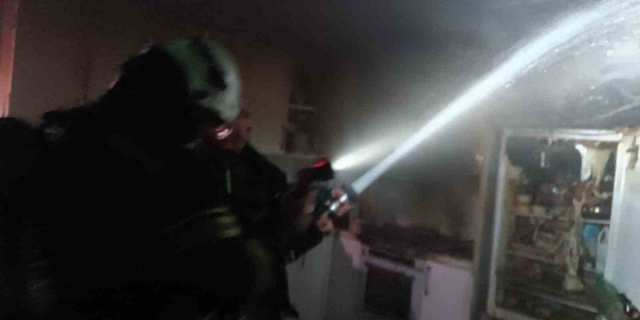 Evin mutfağı yangında kül oldu