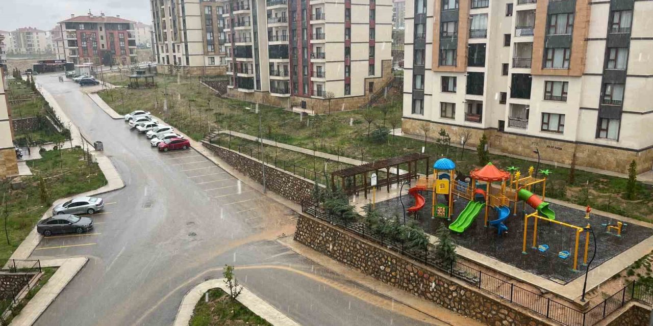 Elazığ’da sağanak etkili oluyor