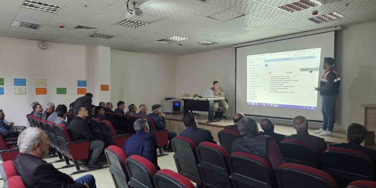 Horasan’da mahalle muhtarlarına yönelik madde bağımlılığı semineri düzenlendi