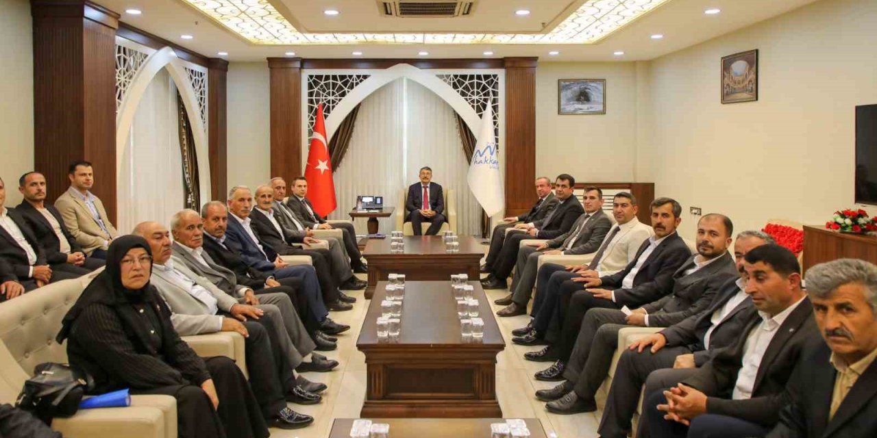 Vali Çelik, Şemdinli muhtarlarıyla bir araya geldi