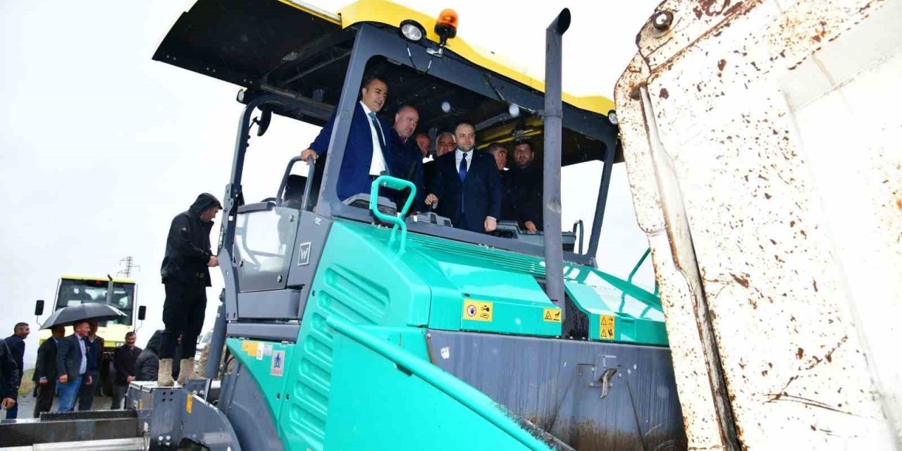 Ardahan’da köy yolları asfalt yerine beton kullanılarak yenileniyor