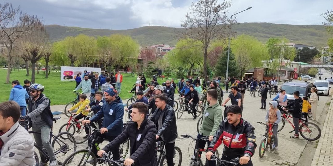 Tatvan’da merhum Öğretmen Ferhat Orak anısına bisiklet turu düzenlendi