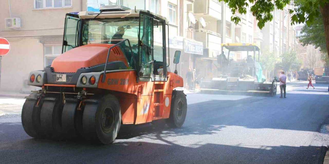 Elazığ’da asfaltlama çalışmaları sürüyor