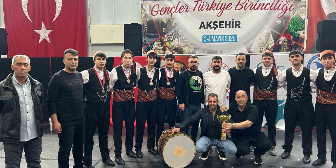 Ağrı’nın gururu Cumhuriyet Anadolu Lisesi, halk oyunlarında Türkiye şampiyonu oldu
