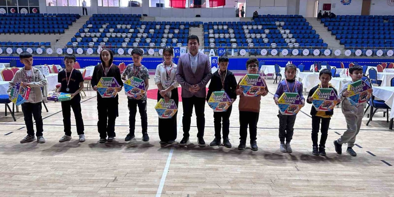 Hakkari’de ‘Akıl ve Zekâ Oyunları Turnuvası İl Finali’ tamamlandı