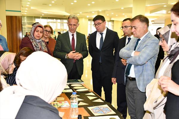 Kafkas Üniversitesi’nde Dünya Sanat Haftası Etkinlikleri Başladı