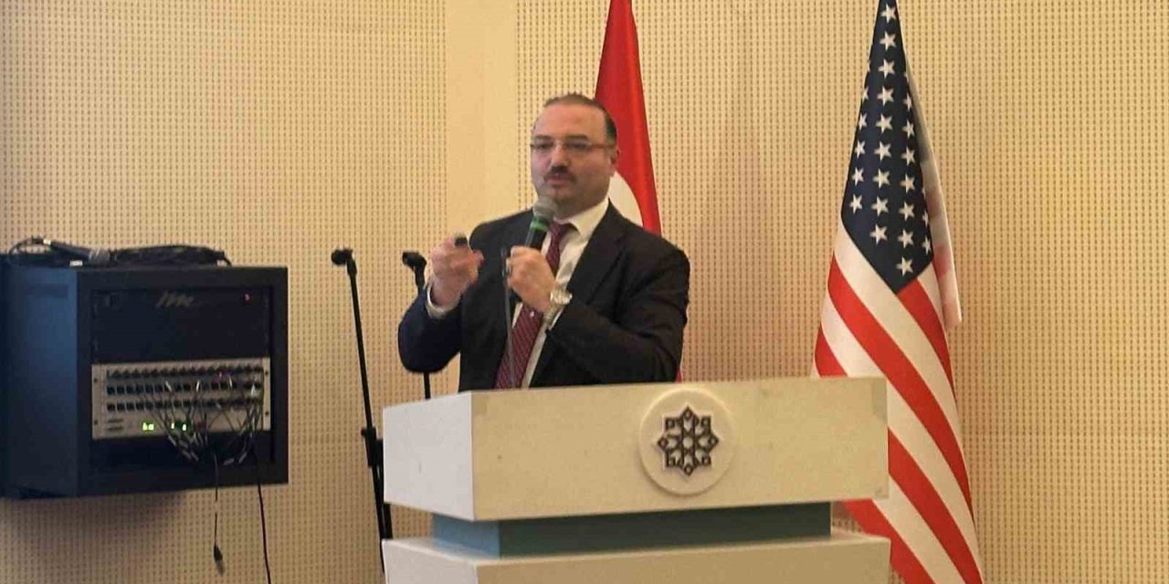 Rektör Hacımüftüoğlu, ABD’de Diyanet Center Of America’da genç akademisyenlerle buluştu