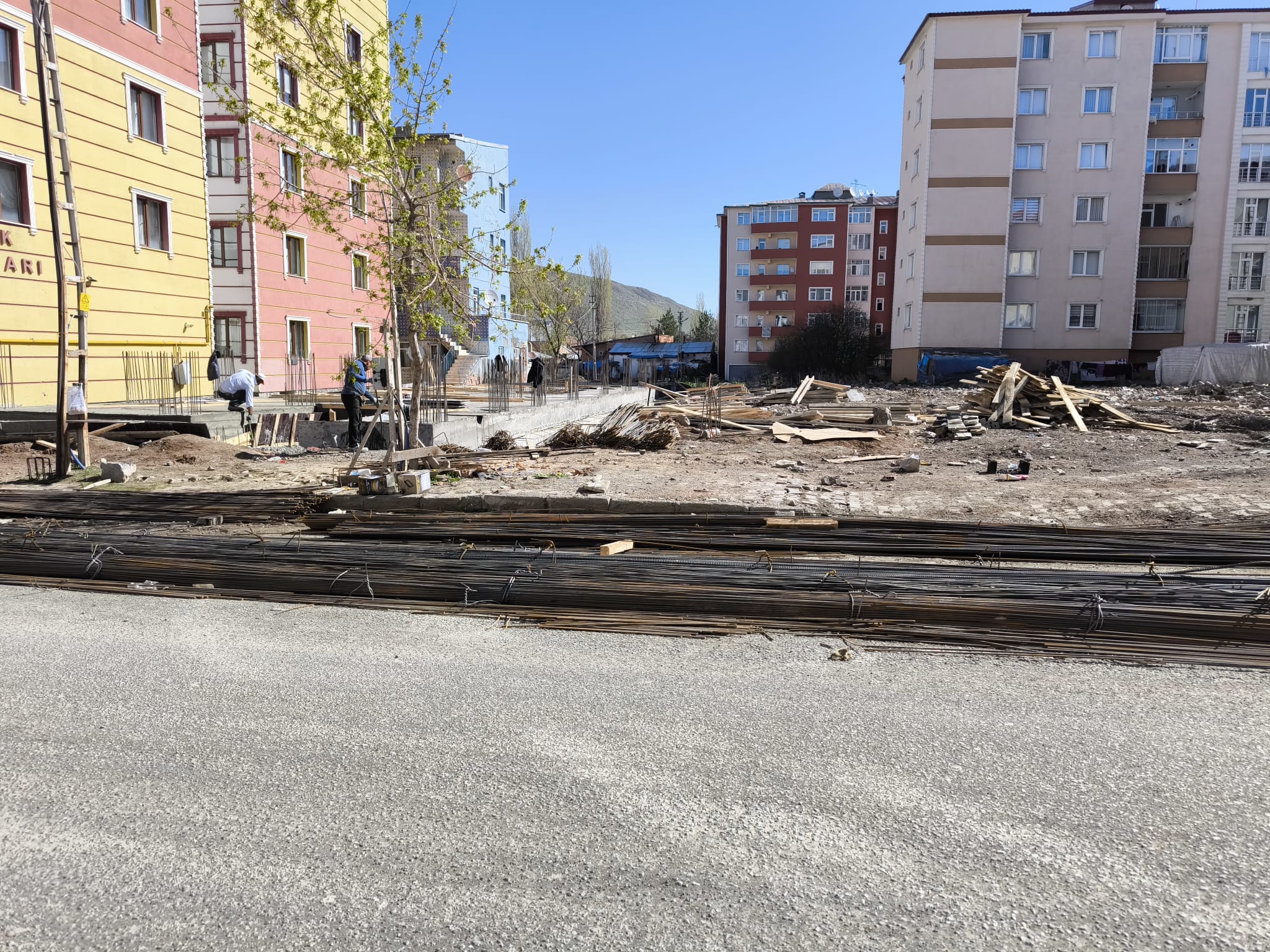 Kars’ta inşaat sezonu hız kazandı: Müstakil evlerin yerini binalar alıyor
