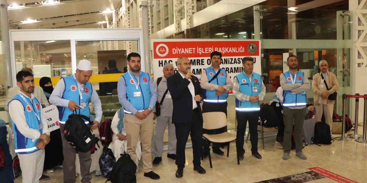 Elazığ’dan ilk hac kafilesi dualarla uğurlandı