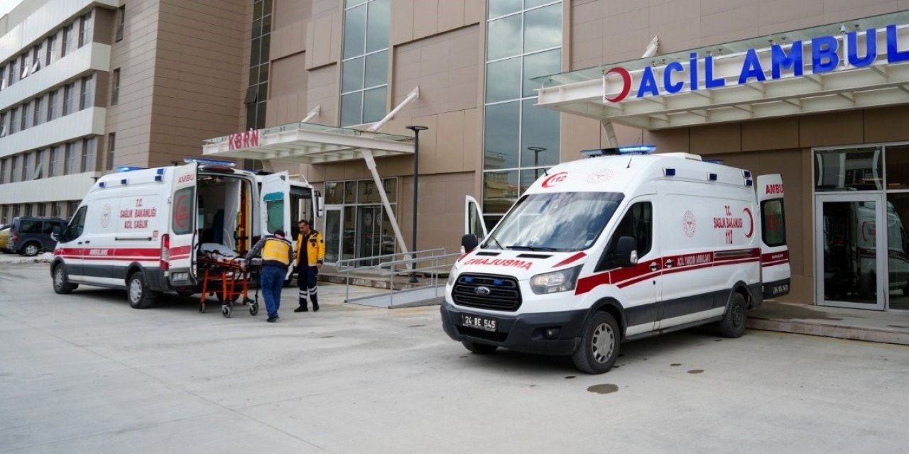 Refüje çarpan motosikletin sürücüsü öldü