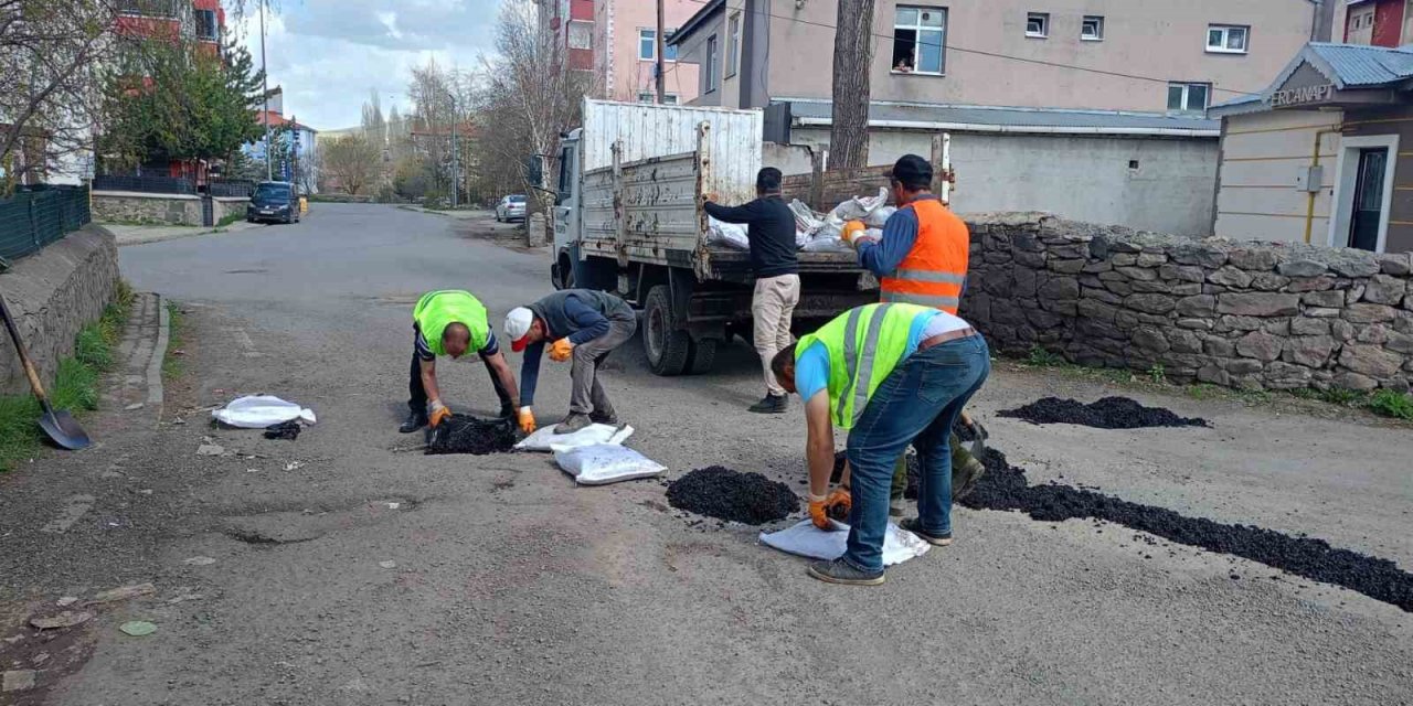 Ardahan’da asfalt yama çalışması