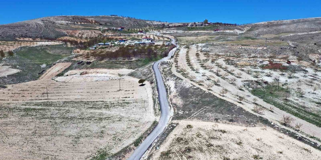 Ayvalı Mahallesi’nde 36 yıllık yol sorunu çözüldü