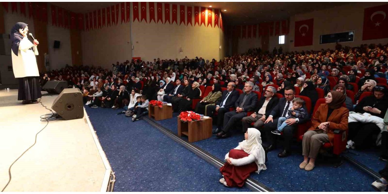 Büyükşehir’in aile eğitimi söyleşisi yoğun ilgi gördü