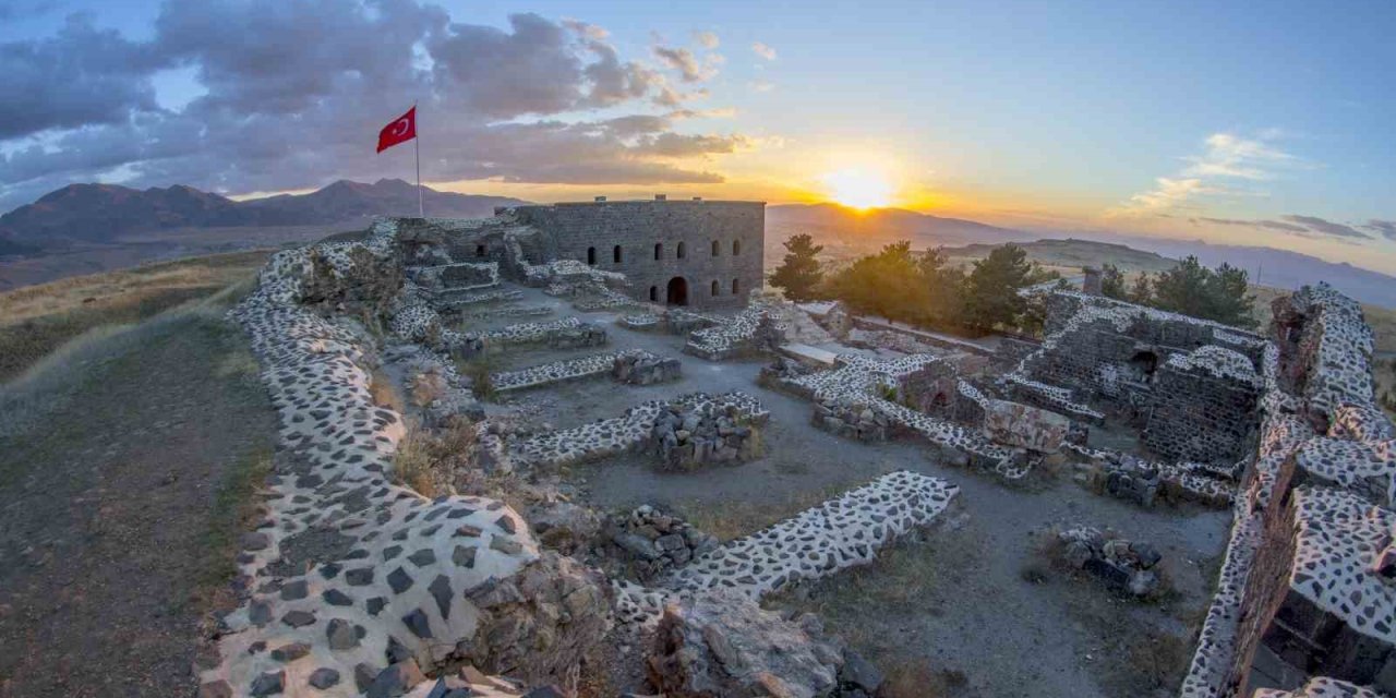 Başkan Sekmen: "Erzurum’da doğu cephesi tarihi alan başkanlığı kurulacak"