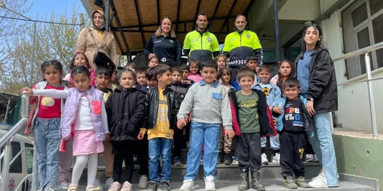 Minik öğrencilerden anlamlı ziyaret