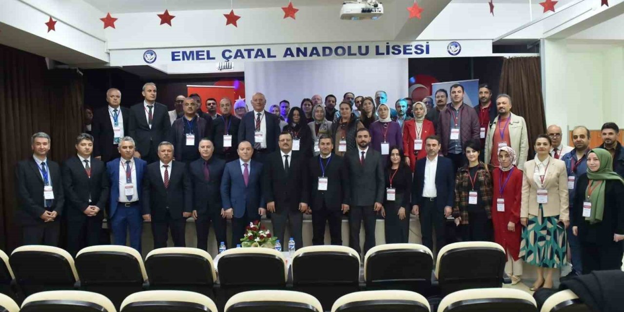 Erzurum’da ‘Öğretmenlerin bakış açısıyla eğitimde öne çıkan konular’ çalıştayı