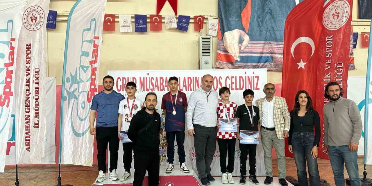 Bilek güreşinde İspir’in başarısı