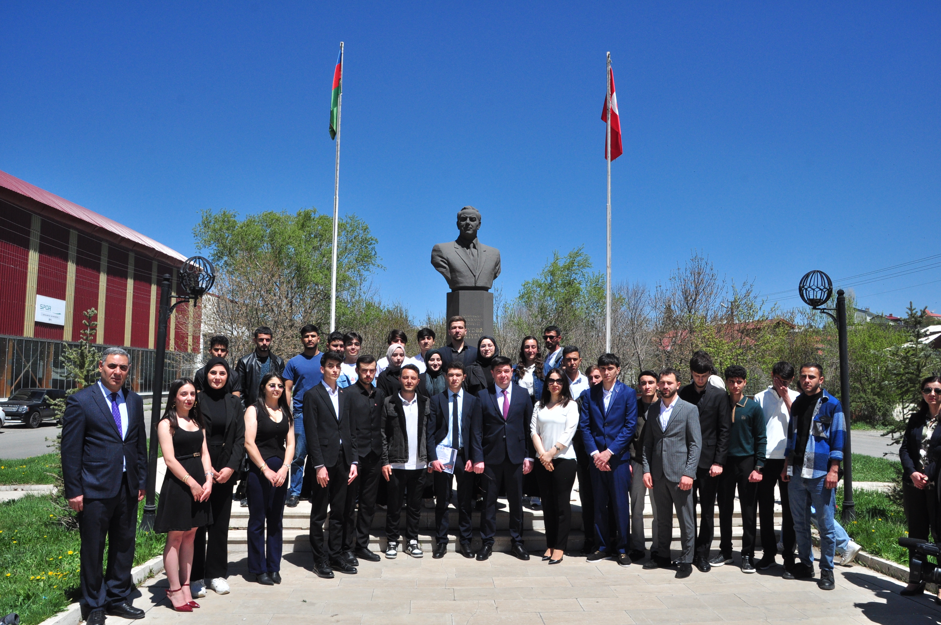 Kars'ta Haydar Aliyev’in 102. doğum günü kutlandı!