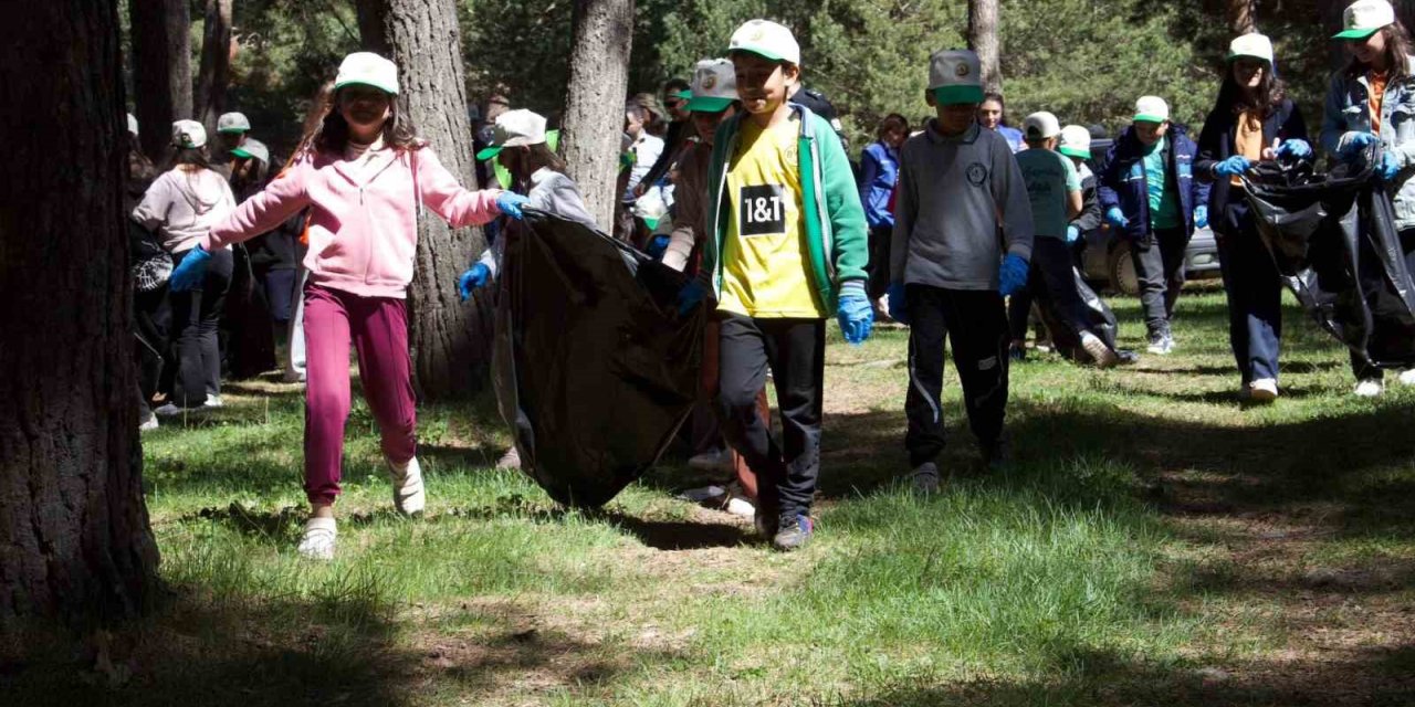 Hanak Kent Ormanında ’Orman Benim’ etkinliği